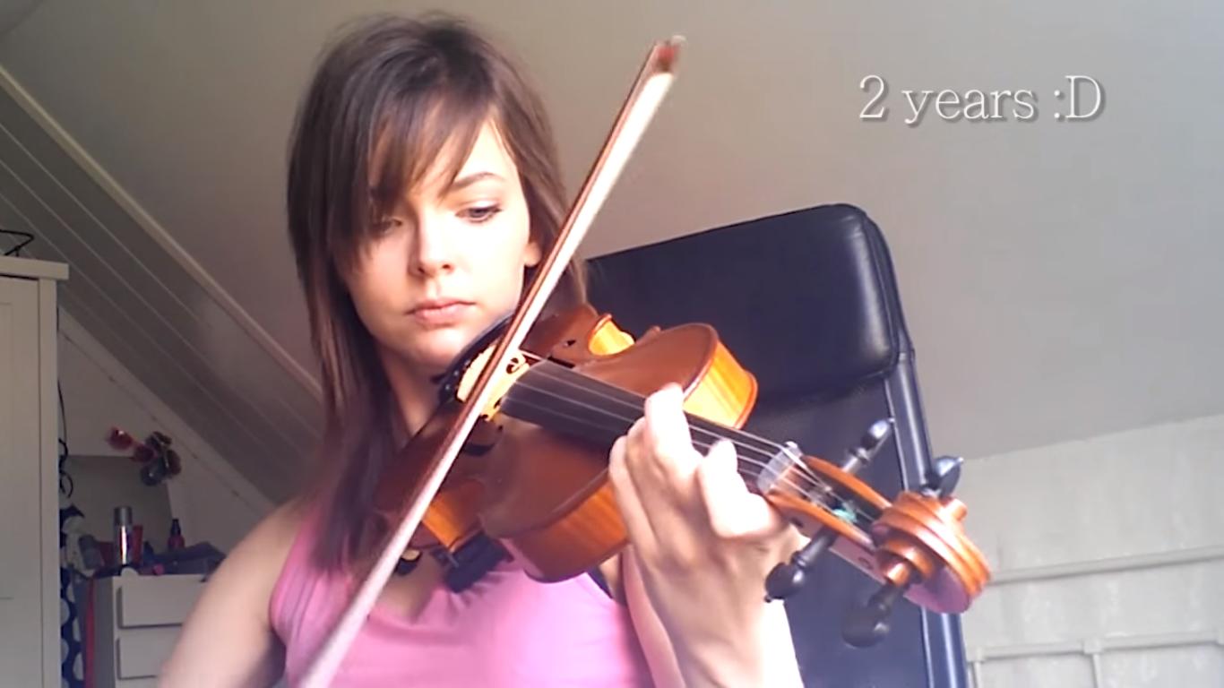 Une violoniste filme ses progrès après deux ans d'apprentissage
