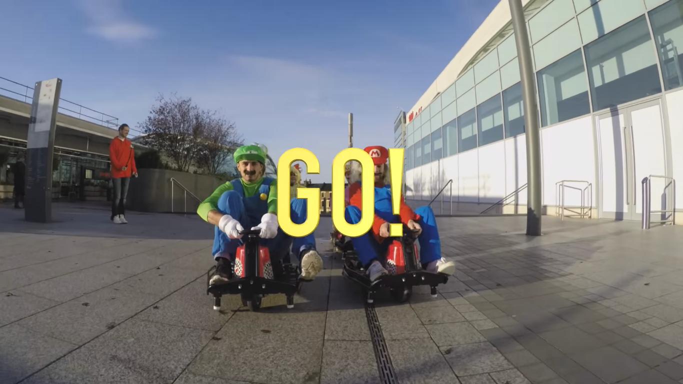 Une course Mario Kart dans un supermarché