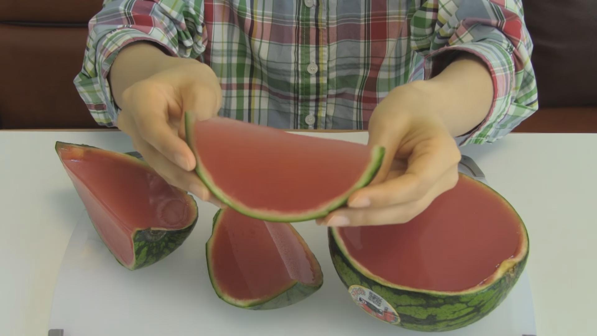 Cette japonaise transforme des pastèques en gelée